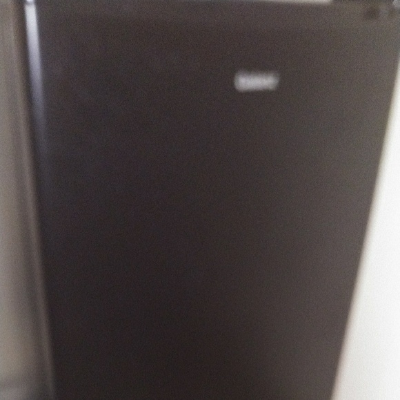 Mini refrigerator - Picture 2 of 3